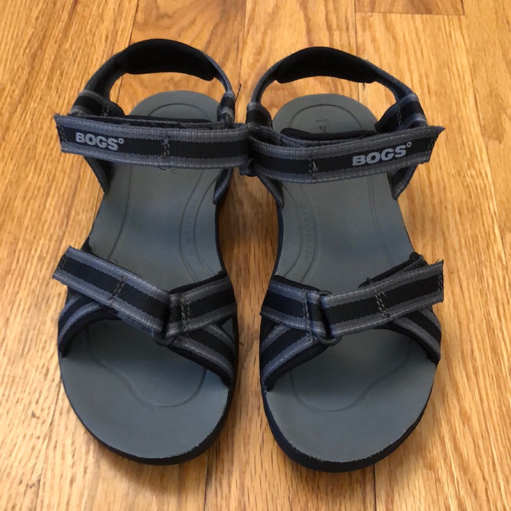 BOGS Rio Stripe Youth Gray and Black Sandals Size 5 (Big Kid)